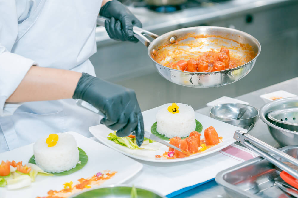 Các đội chuẩn bị cho phần thi nấu ăn