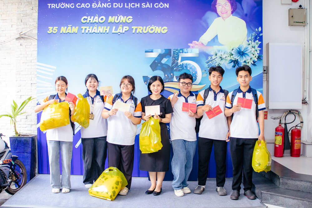 Cảm ơn tất cả các thầy cô cán bộ – giảng viên, các bạn sinh viên đã tham gia hiến máu