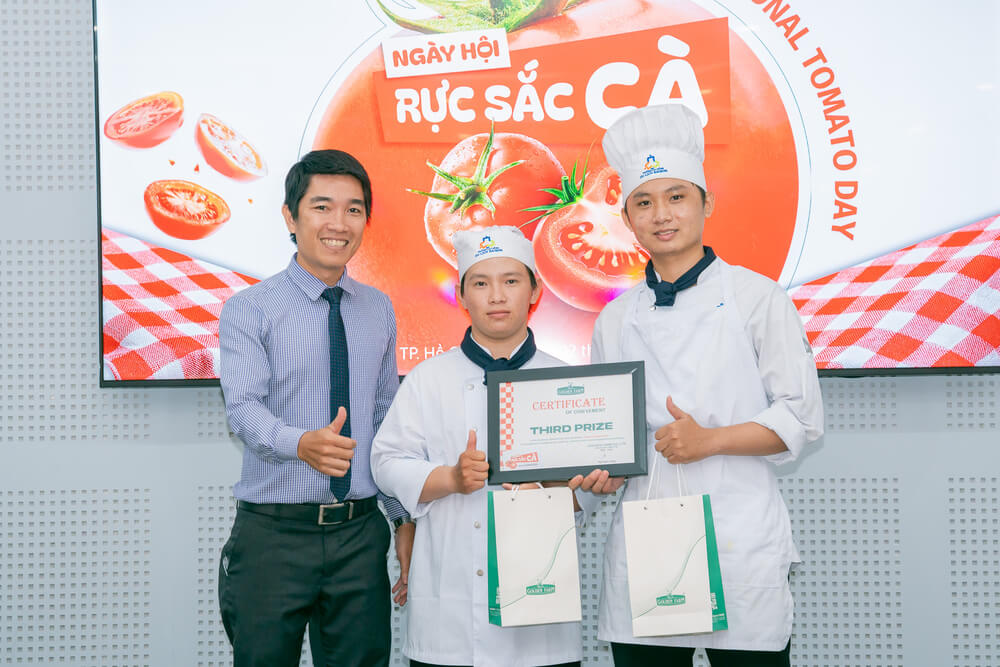 Đội thi đạt giải Ba trong phần thi nấu ăn