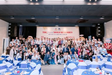 Khoảnh khắc bên nhau đầy xúc động