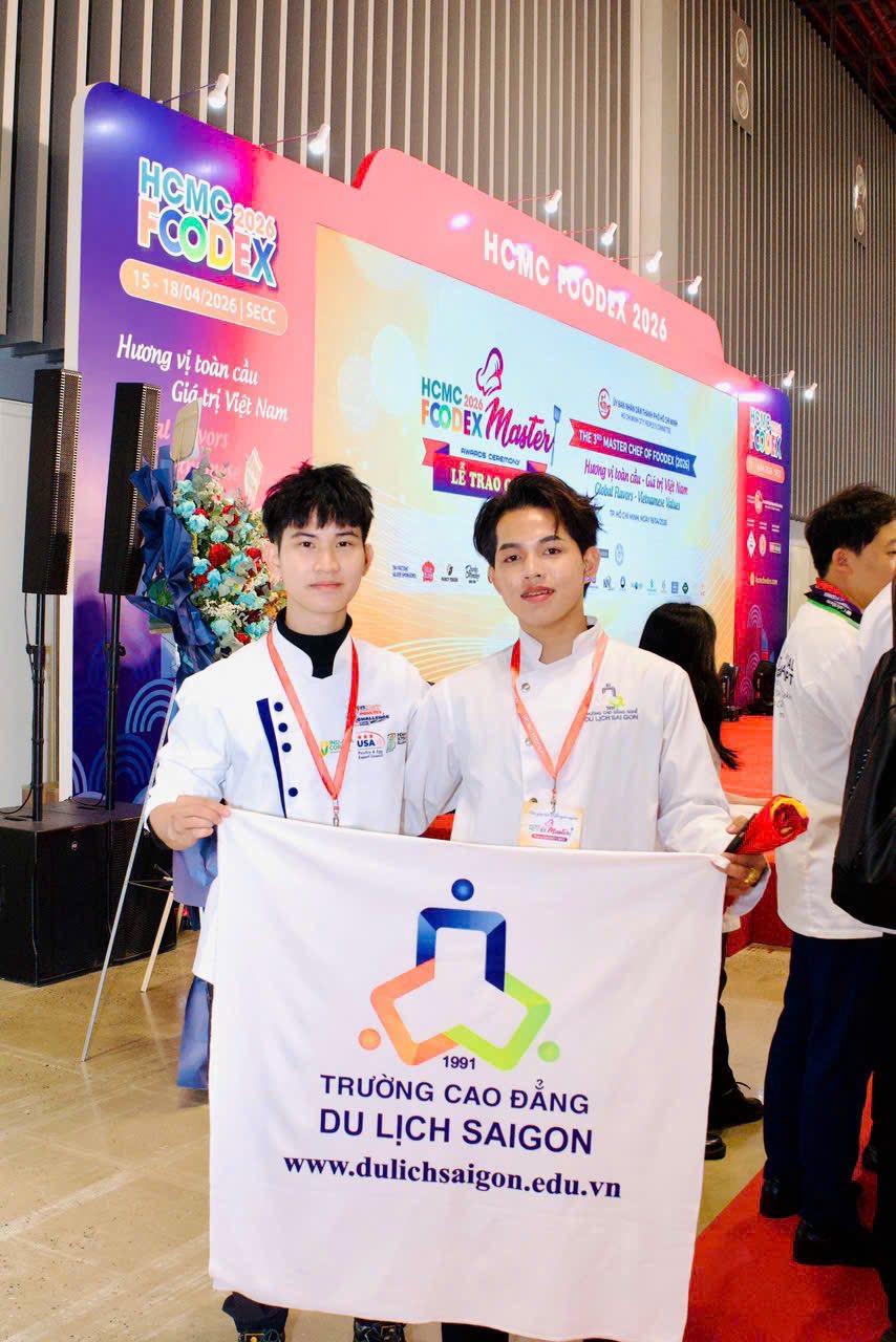 Sinh viên Đàm Thanh Hải (CDBE05N7) và Cựu sinh viên Nguyễn Tấn Thiện (CDBE03N7)