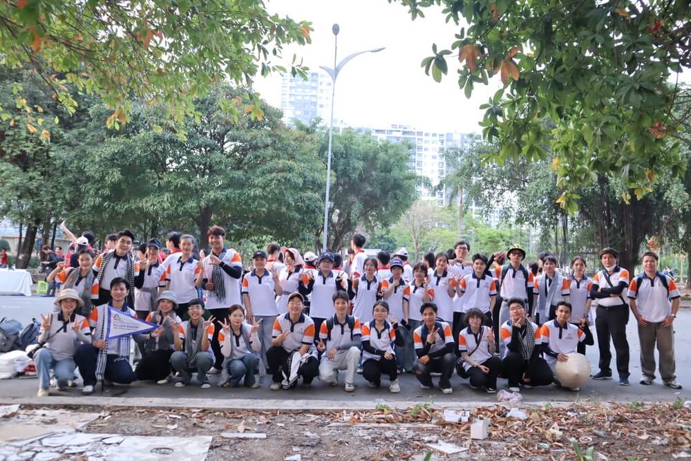 Sinh viên Trường Cao đẳng Du lịch Sài Gòn đã có mặt tại Công viên Bình Khánh (TP. Thủ Đức) để tham gia Chiến Dịch “Earth Day Việt Nam 2026”