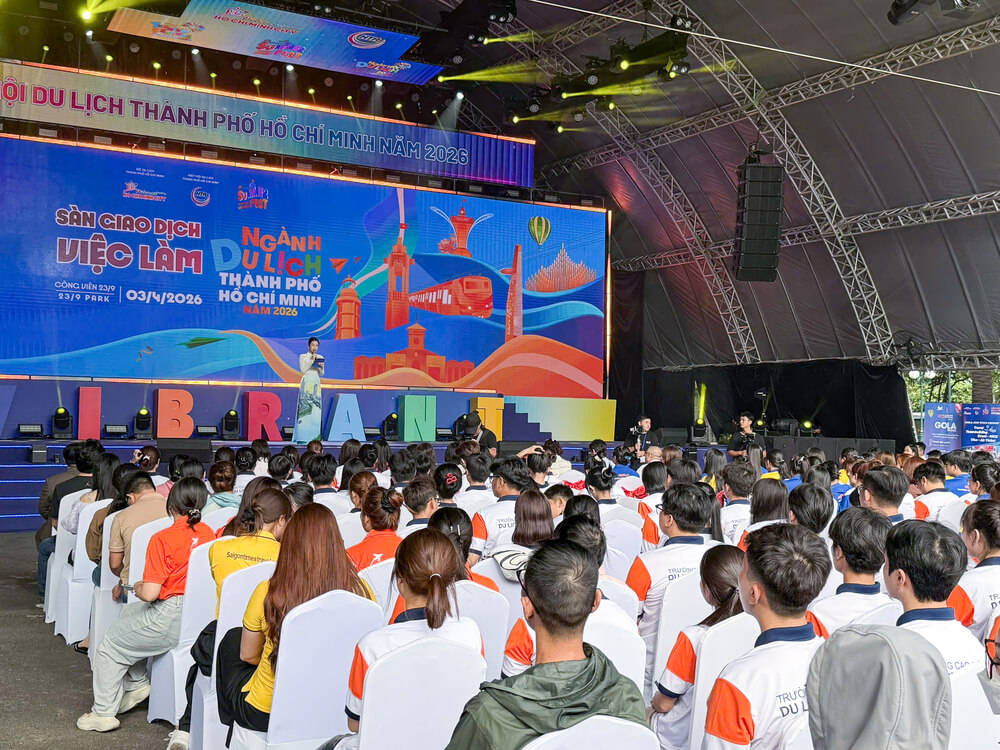 Sinh viên tham gia Sàn giao dịch việc làm ngành Du lịch Tp.HCM 2026