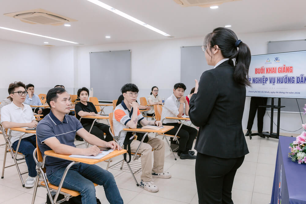 Toàn cảnh buổi khai giảng khóa Bồi dưỡng Nghiệp vụ Hướng dẫn Du lịch ngắn hạn (khóa 06)