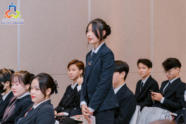 Năng lực tự chủ và tinh thần trách nhiệm là phẩm chất cốt lõi trong chuẩn đầu ra ngành Quản trị Khách sạn