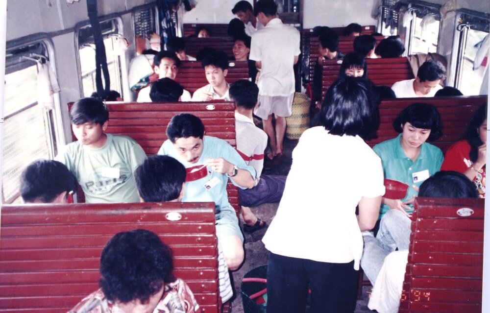 com tren tau lua 1997