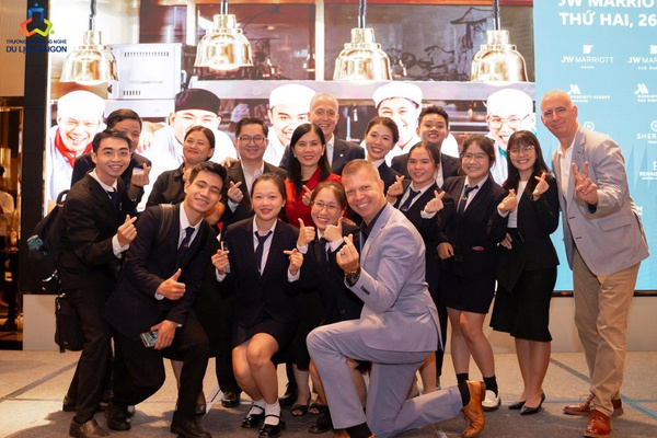 Ngành Quản trị Khách sạn - nơi người trẻ được giao lưu và học hỏi từ các chuyên gia quốc tế