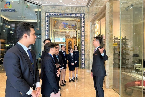 Sinh viên ngành Quản trị Khách sạn cần có khả năng giao tiếp linh hoạt, tinh thần nhiệt huyết