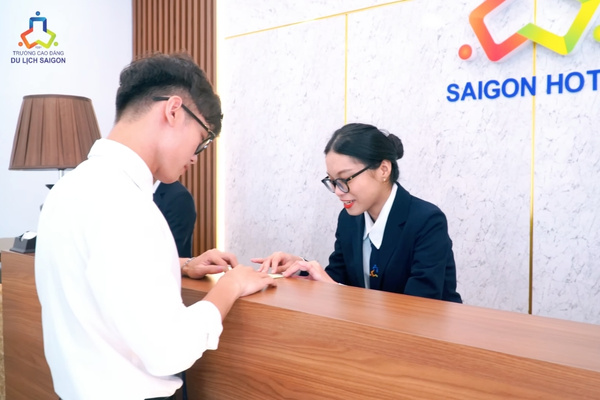 Kỹ năng xử lý tình huống linh hoạt là yêu cầu bắt buộc khi theo đuổi ngành Quản trị Khách sạn