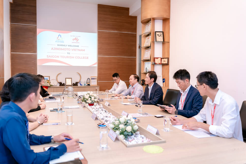 Đại diện phía Ajinomoto Việt Nam đến thăm và làm việc tại Trường Cao đẳng Du lịch Sài Gòn