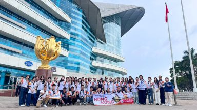 Sinh viên checkin Quảng trường Tử Kinh