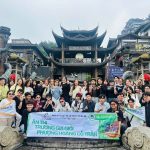 Sinh viên checkin tại Khu trung tâm Phượng Hoàng Cổ Trấn