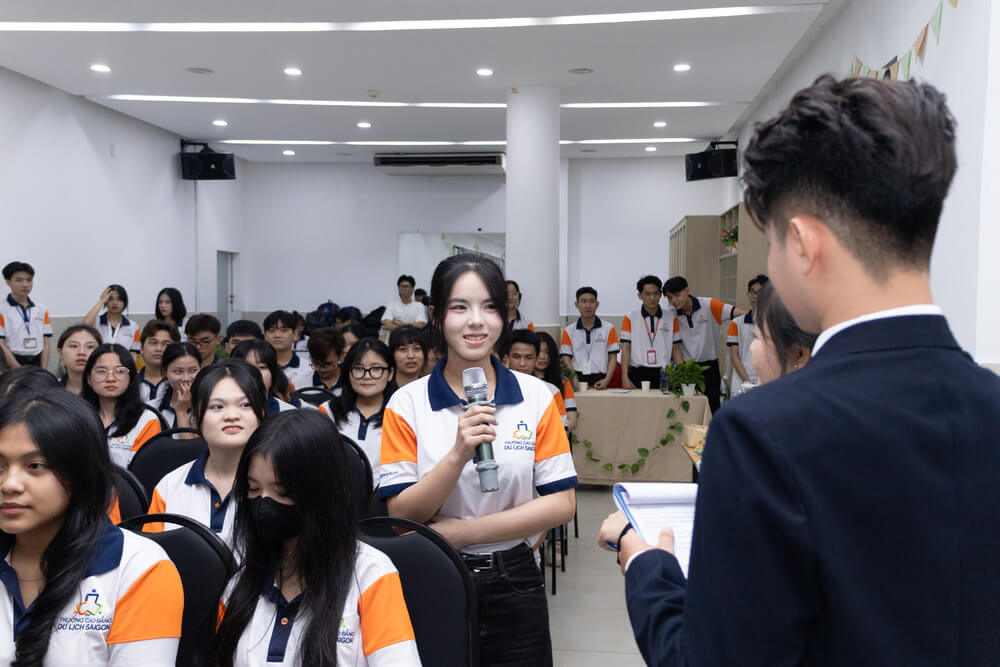 Sinh viên phát biểu tại Workshop “Tái sinh phế liệu”