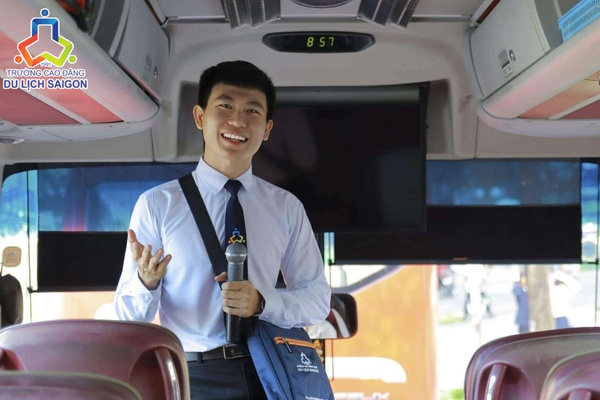 Kỹ năng giao tiếp tốt và khả năng ứng xử linh hoạt là điều kiện cần của Hướng dẫn viên du lịch