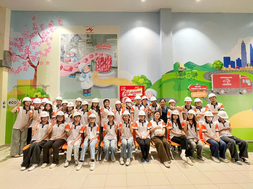 Ảnh tập thể khi tham quan nhà máy Ajinomoto Long Thành