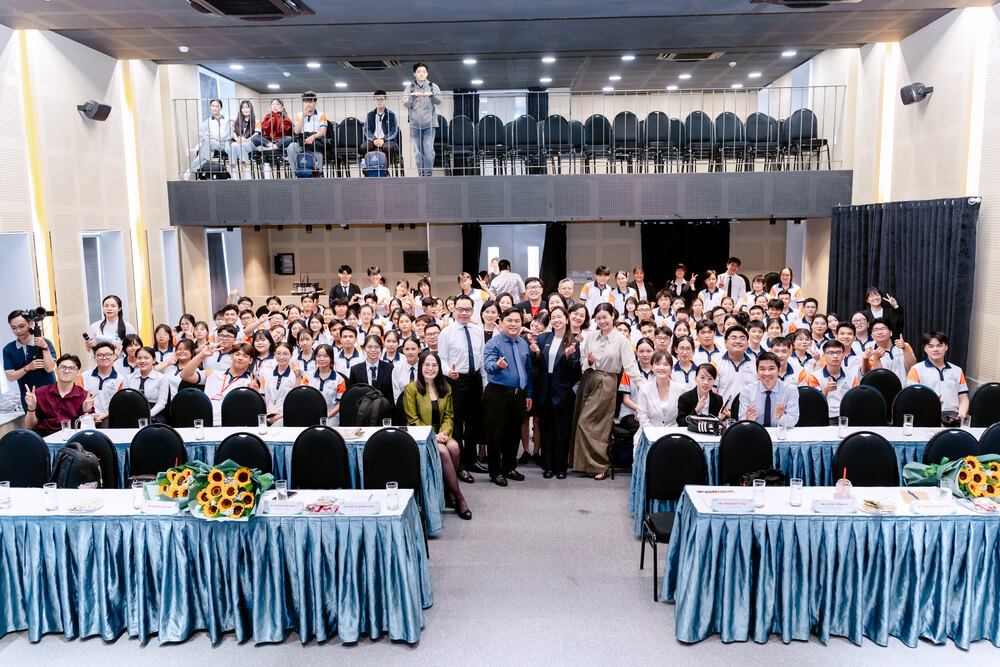 Chụp ảnh lưu niệm tổng kết Workshop “Startup Du lịch trong thời đại AI & Du lịch xanh”