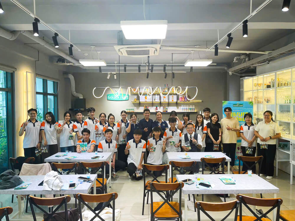 Chuyên gia và khách mời workshop Summer Refresh Workshop – Làm mới Menu, Làm nóng Doanh thu chụp ảnh lưu niệm