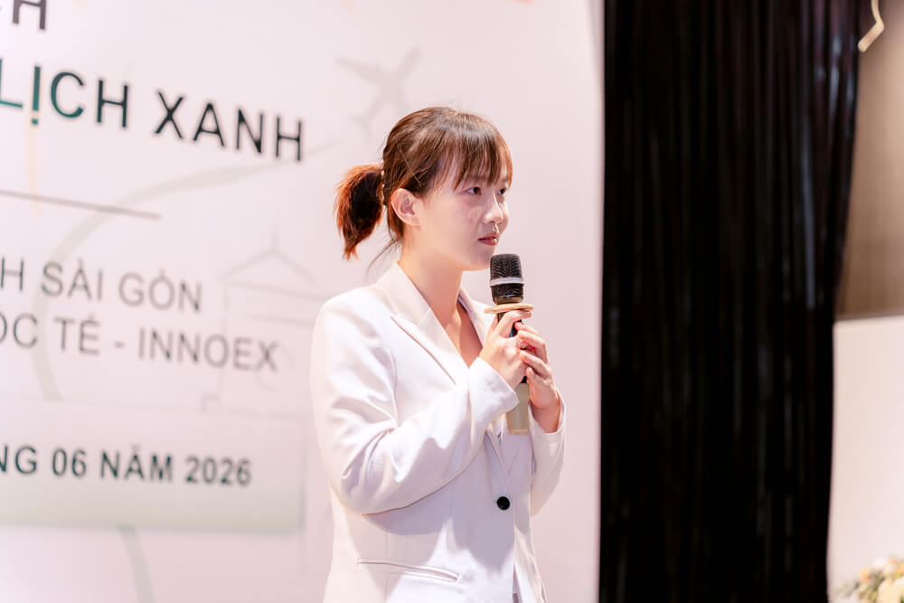 Cô Nguyễn Cao Thùy Trang phát biểu tại Workshop “Startup Du lịch trong thời đại AI & Du lịch xanh”