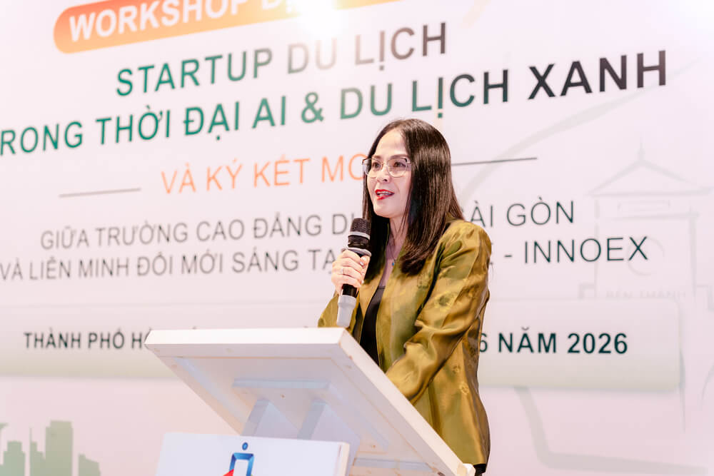 Hiệu trưởng Ngô Thị Quỳnh Xuân phát biểu tại Workshop “Startup Du lịch trong thời đại AI & Du lịch xanh”