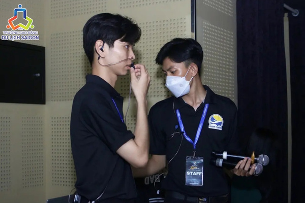 Nhân viên tổ chức sự kiện triển khai hội nghị, lễ hội và chương trình khuyến thưởng