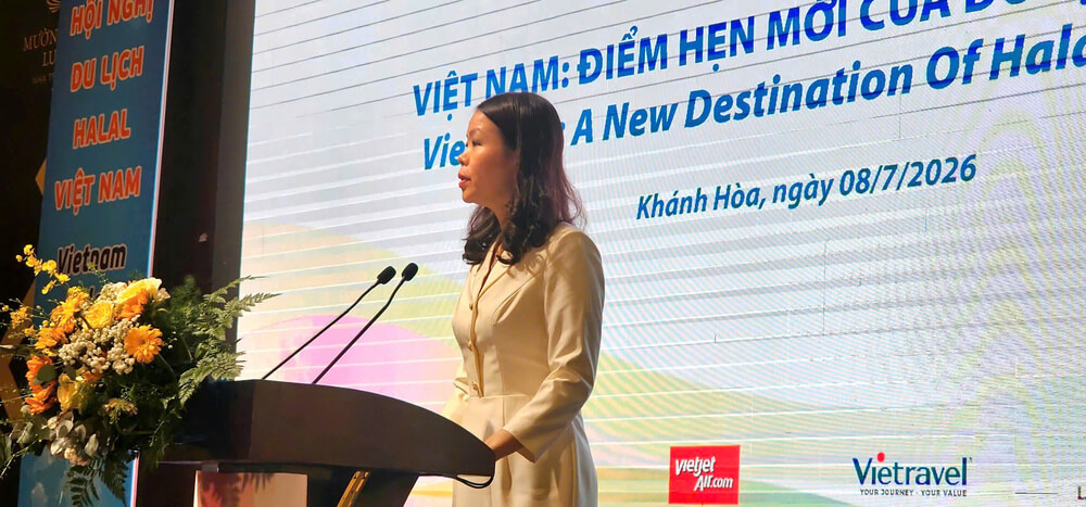 Bà Nguyễn Minh Hằng _ Thứ trưởng Bộ Ngoại giao phát biểu