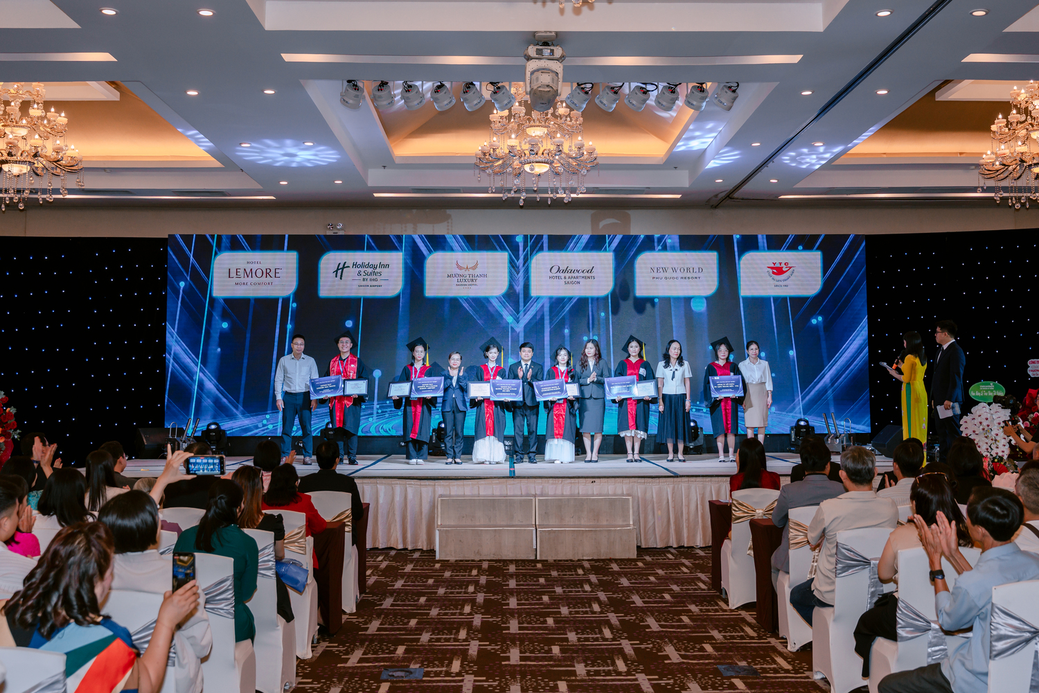 Lễ trao bằng tốt nghiệp 2026