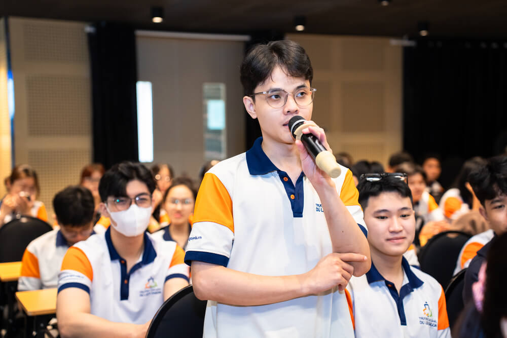 Sinh viên giao lưu cùng Diễn giả