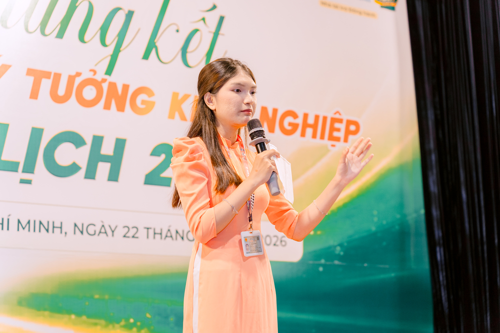 Phần thi  hùng biện của đội Blindbox Tour