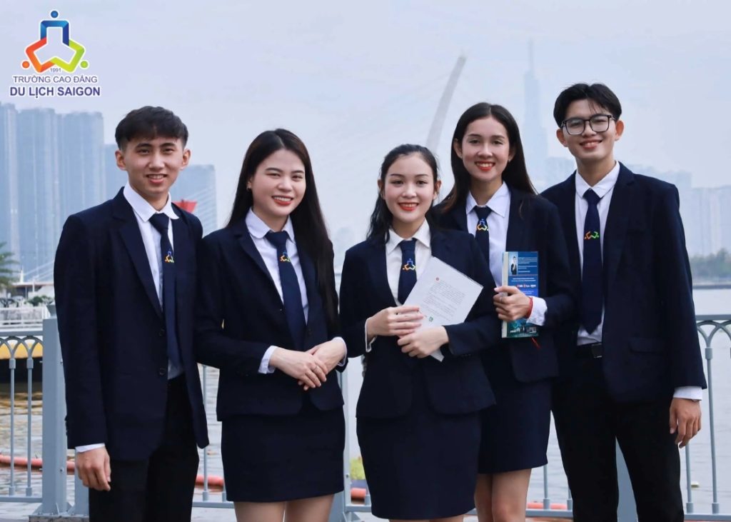 Học ngành Du lịch có dễ xin việc không? Cơ hội việc làm và kỹ năng cần có