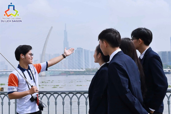 Hướng dẫn viên Du lịch cần tác phong chuyên nghiệp