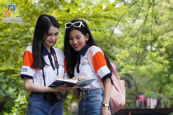 Ngoại hình như thế nào là phù hợp với nghề Hướng dẫn viên?