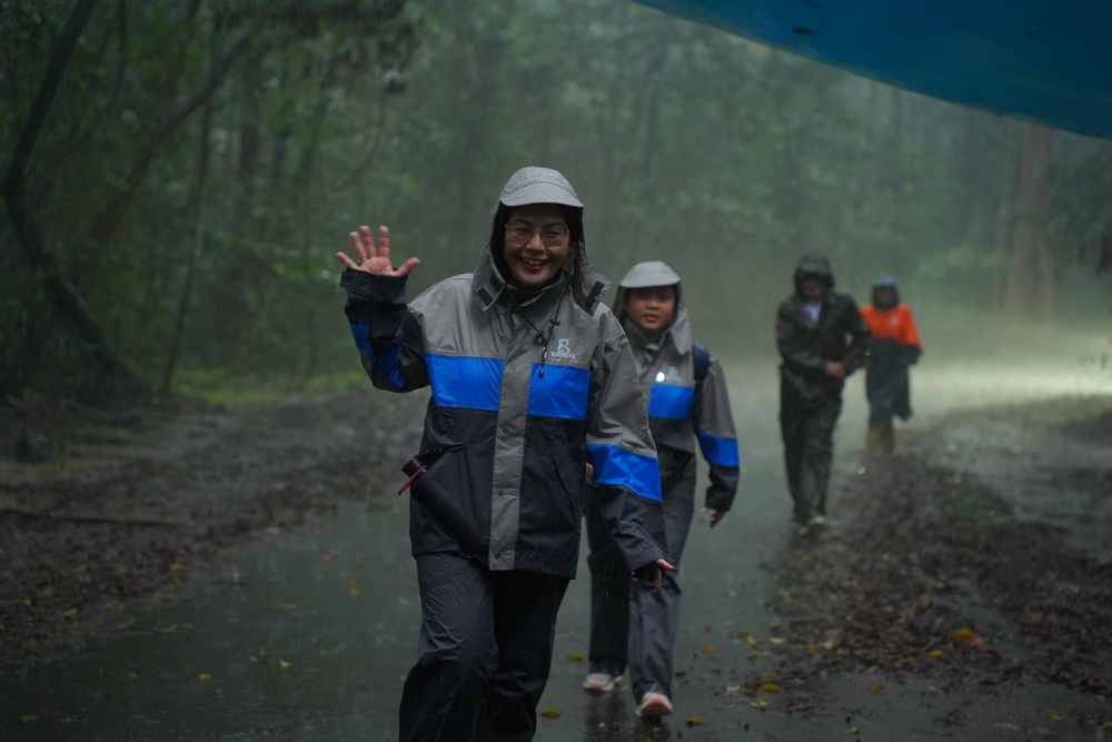 Thành viên Caravan đạp xe và trekking tại Khu du lịch Thác Mai