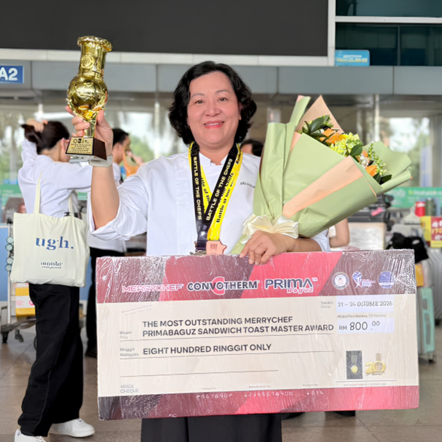 Cô Phan Thúy Oanh – Trưởng Bộ môn Kỹ thuật Chế biến Món Ăn, Trường Cao đẳng Du lịch Sài Gòn, đạt nhiều giải thưởng tại cuộc thi ẩm thực quốc tế Battle of the Chefs 2026.