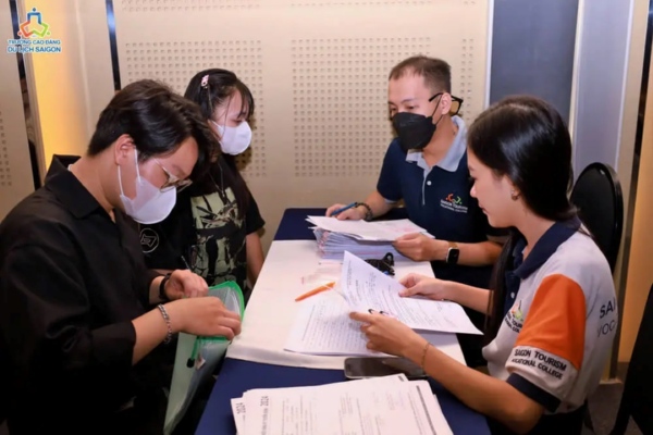 Học bổng đầu vào góp phần khuyến khích tân sinh viên có thành tích học tập tốt