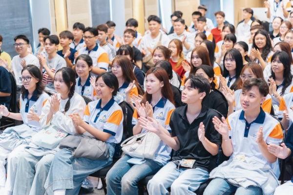 Du lịch mở ra nhiều cơ hội việc làm trong lĩnh vực lữ hành và dịch vụ.