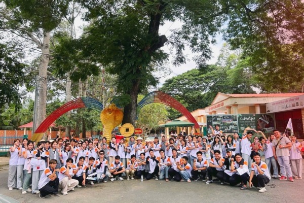 Môi trường Du lịch năng động giúp người học phát triển kỹ năng giao tiếp.